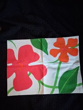 Crate&Barrel Magnolia Print Placemat - Black & Cream